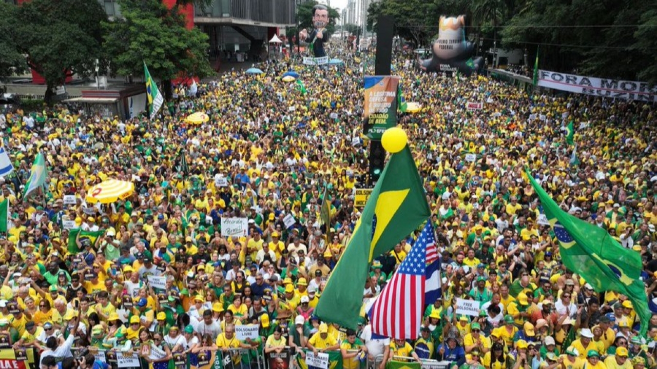 Multidão vai às ruas em todo o país e reforça força do bolsonarismo com críticas a Lula e ao STF