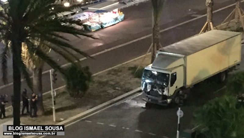 Em mais um ato de terror, caminhÃ£o avanÃ§a em multidÃ£o e mata dezenas de pessoas na FranÃ§a