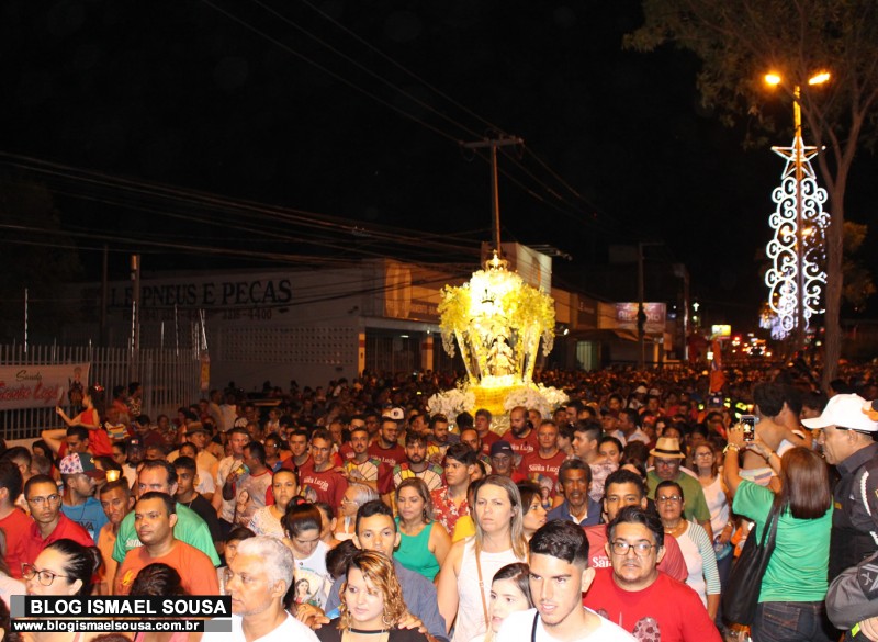 FOTOS: ProcissÃ£o de Santa Luzia reÃºne milhares de fiÃ©is em MossorÃ³