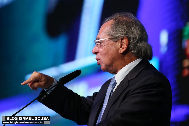 Recorde: Guedes anuncia saldo positivo de mais de 300 mil empregos no Caged
