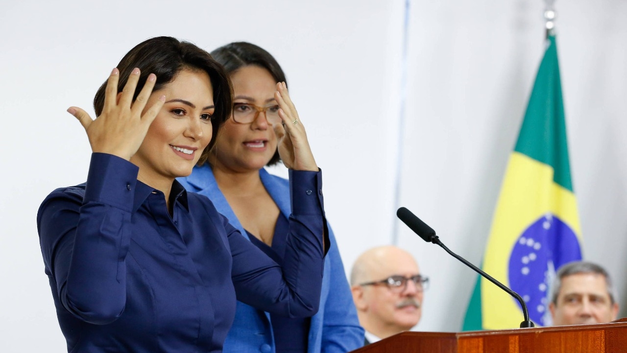 Retrocesso na política de educação bilíngue de surdos no país