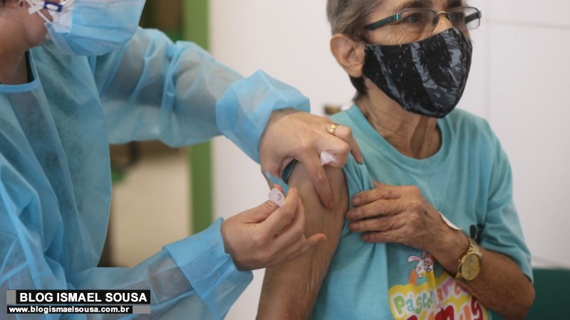 Recorde: Quase 1 milhão de doses são aplicadas em 24h no Brasil