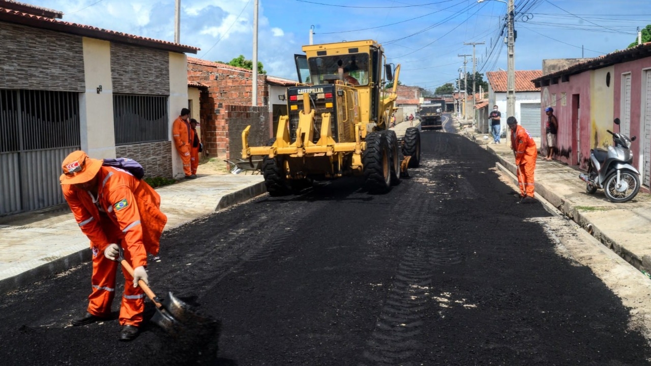 Bairro Dom Jaime Câmara é contemplado com obras de pavimentação asfáltica
