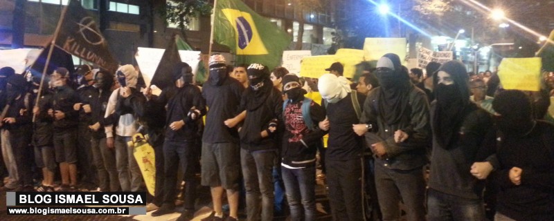 Black blocs sÃ£o utilizados como linha de frente em ato prÃ³-Dilma