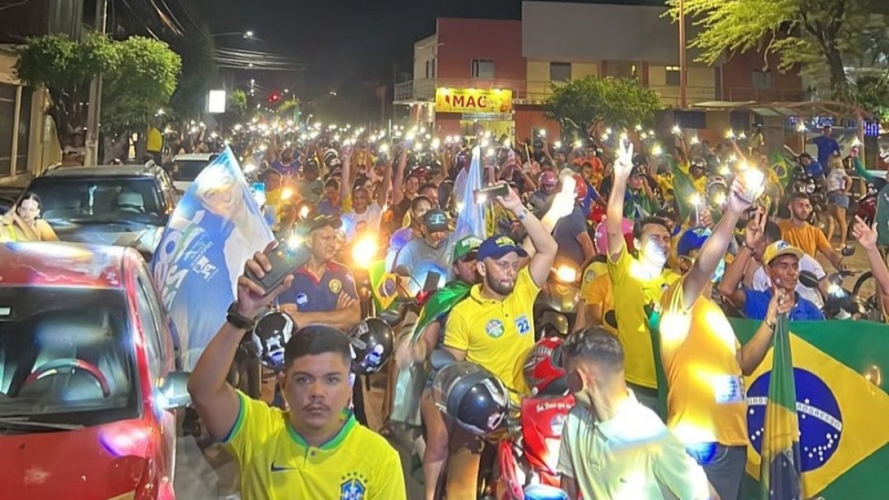 Bolsonarismo mostra força e arrasta multidão em megacarreata pelas ruas de Mossoró