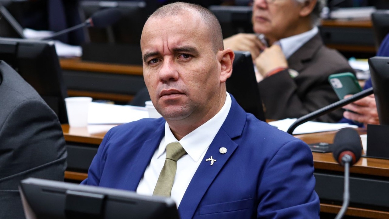 Gonçalves rebate derrota da urgência do PDL que susta decreto de Lula contra armas