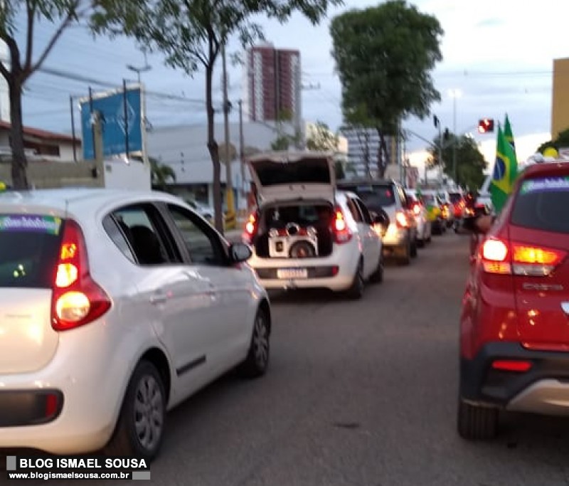 Ignorando pandemia, apoiadores de Bolsonaro realizam carreata em MossorÃ³