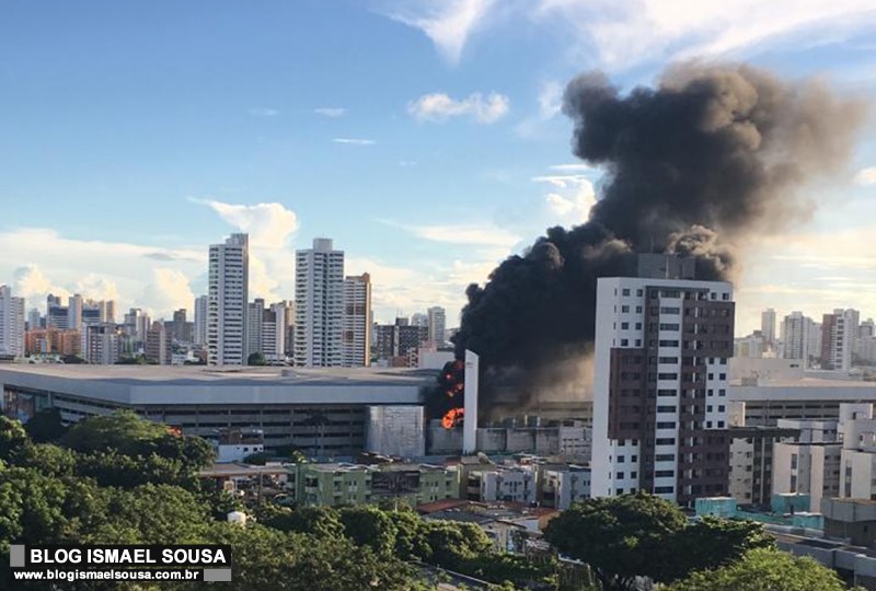 IncÃªndio atinge o shopping Midway