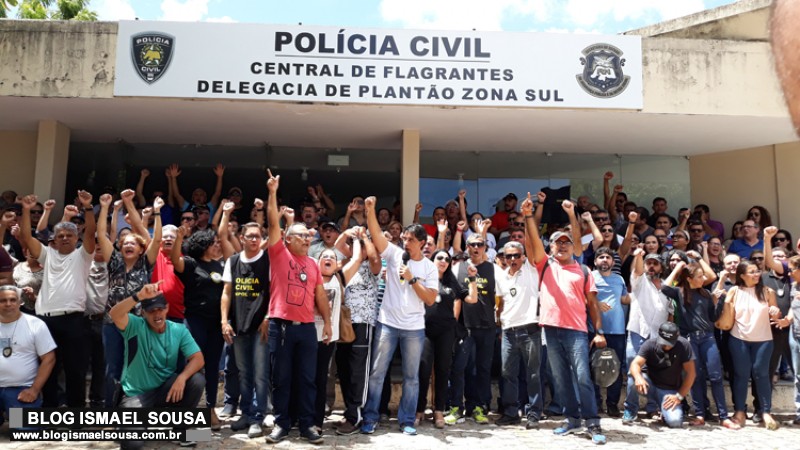 Governo propÃµe deixar aposentados sem 13Â° e policiais civis decidem continuar paralisaÃ§Ã£o