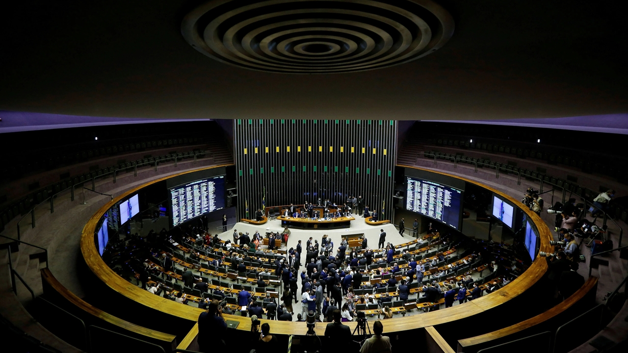 Em derrota para governo, Câmara aprova derrubada de reajuste do IOF