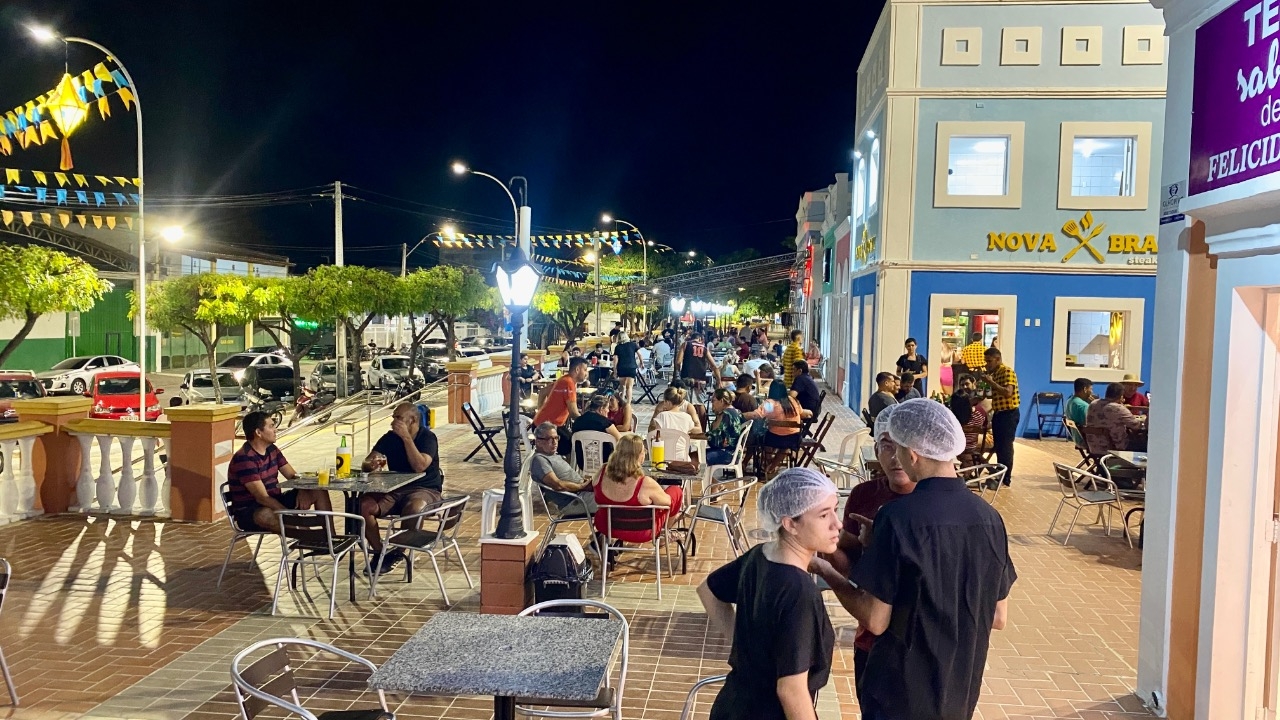 Comerciantes otimistas com reabertura da Praça da Convivência