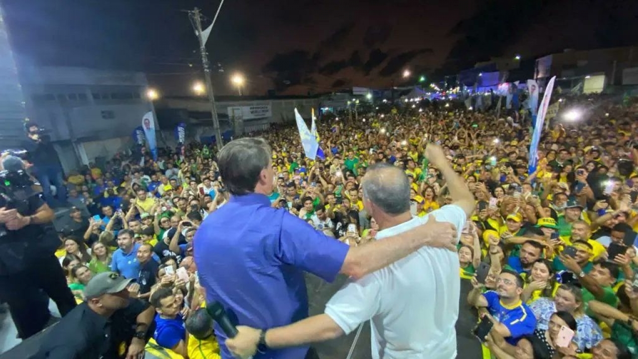Multidão de verde e amarelo ocupa ruas de Natal em apoio a Bolsonaro e Rogério