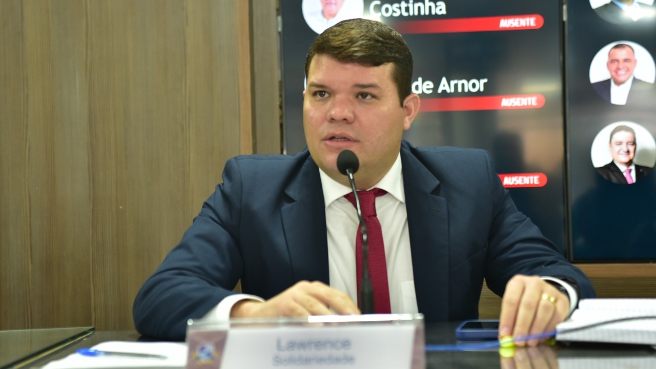 Lawrence defende faixa de rua para pedestres e ciclistas