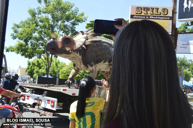 Dinossauro Ã© visto no Centro da cidade de MossorÃ³