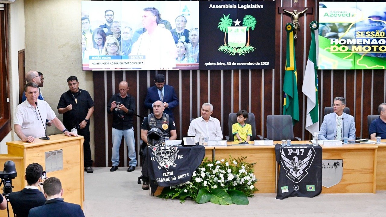 Bolsonaro critica decisão que pune imprensa por entrevistas e diz: 'vocês vão sentir saudades de mim'