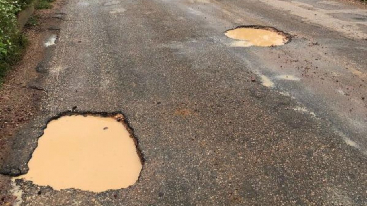 Buraqueira causa risco de acidentes na rodovia que leva à Serra do Mel