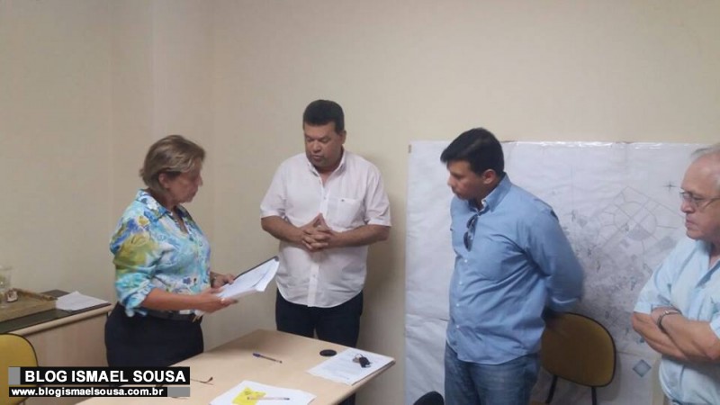 JÃ³rio Nogueira entrega OrÃ§amento 2017 para a prefeita eleita Rosalba Ciarlini
