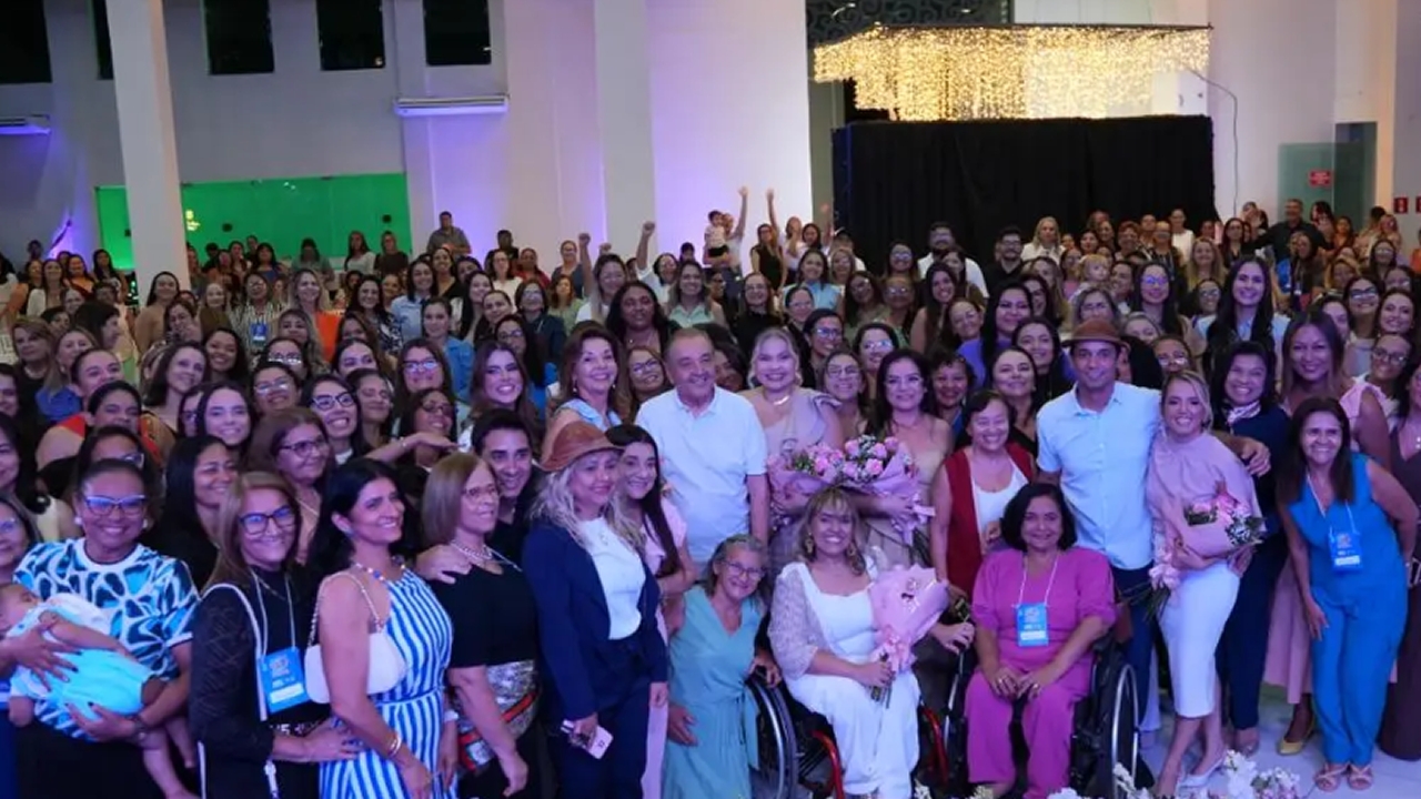 Allyson usa evento feminino para projetar esposa e impressionar Agripino