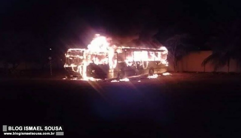 Mais dois Ã´nibus sÃ£o incendiados em Natal durante a madrugada