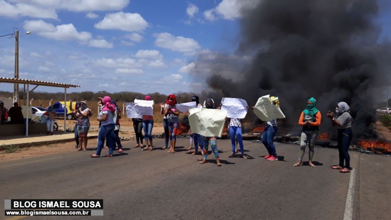 Mulheres de detentos realizam protesto e interditam rodovia em MossorÃ³