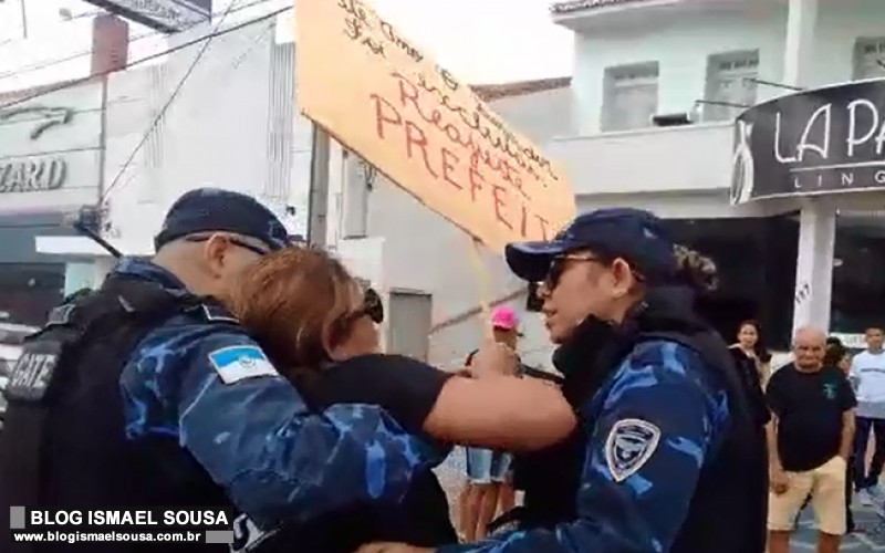 ConfusÃ£o marca desfile de 7 de Setembro e secretÃ¡rio de seguranÃ§a Ã© chamado de "vagabundo"