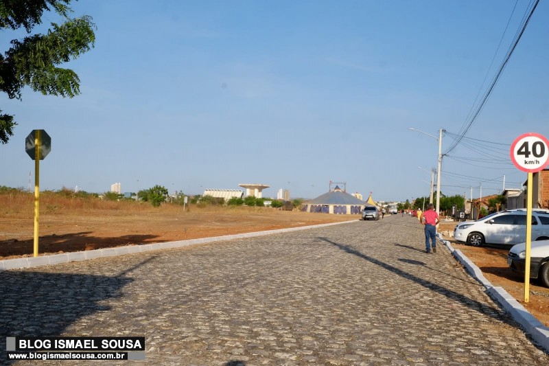 Moradores comemoram obras de pavimetação no Belo Horizonte: "Estamos maravilhados"