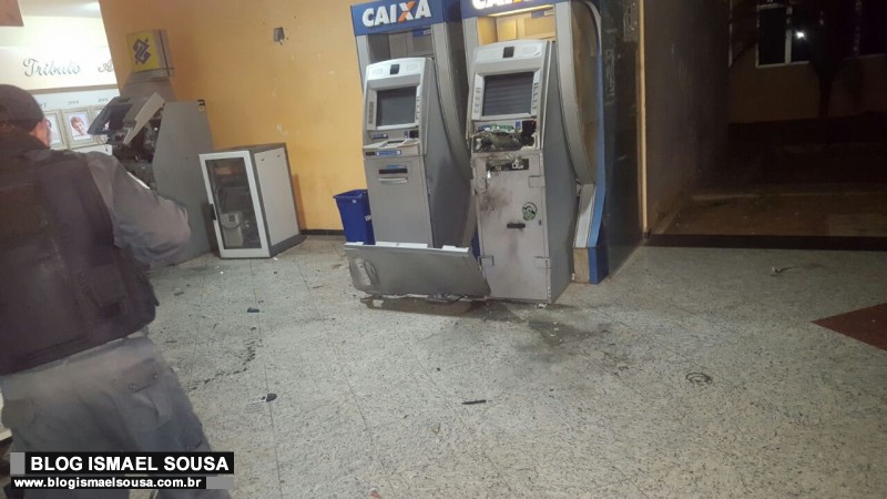 Bandidos estouram caixas eletrÃ´nicos do Centro Administrativo e fogem sem levar nada