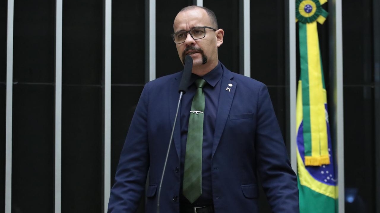 Gonçalves critica aprovação da reforma tributária, destacando aumento de impostos