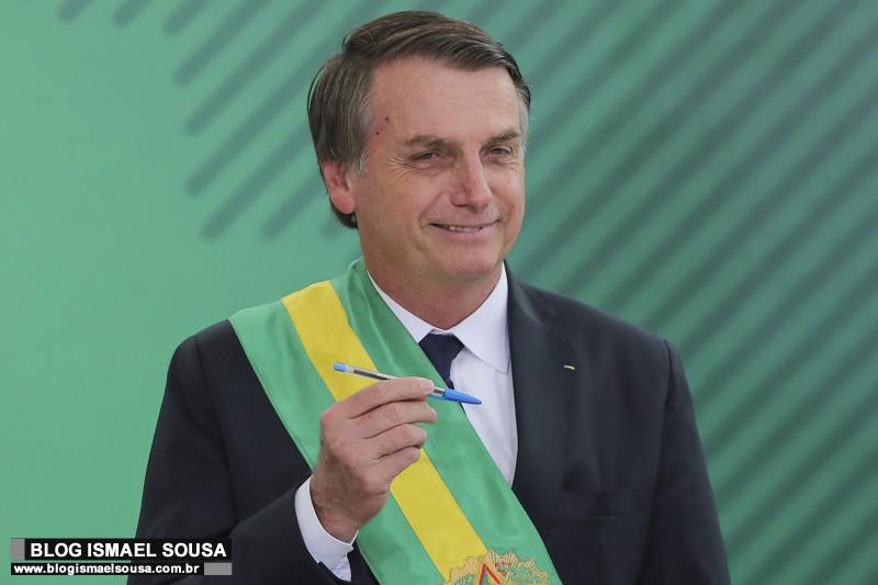 Bolsonaro sanciona lei que pune motorista por roubo de cargas