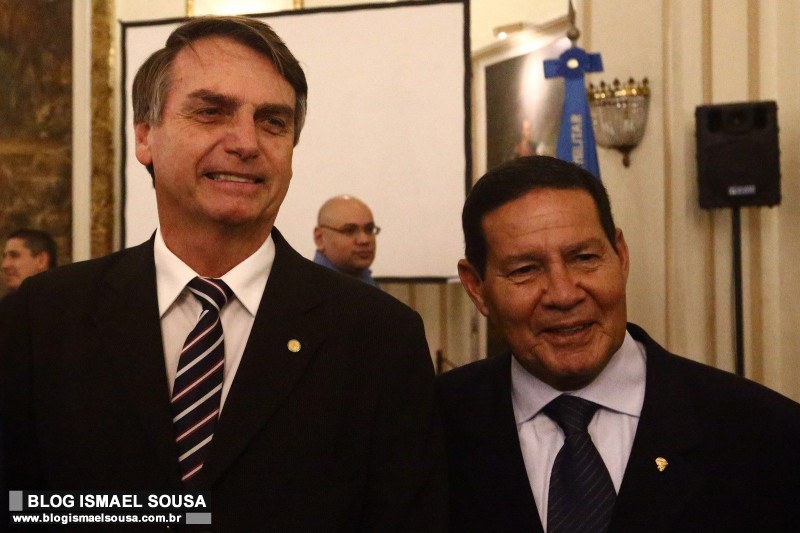 General MourÃ£o assume a PresidÃªncia da RepÃºblica