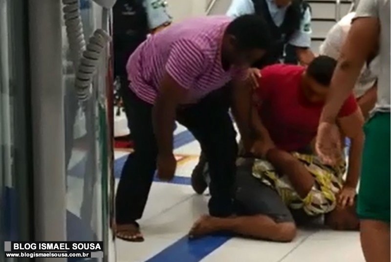 VÃDEO: Homem tem ataque de fÃºria em agÃªncia bancÃ¡ria de MossorÃ³