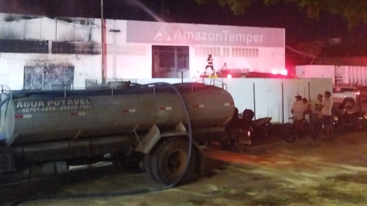 Incêndio em galpão revela as dificuldades do Corpo de Bombeiros em Mossoró