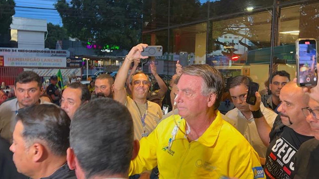Bolsonaro passa por cirurgia em Brasília