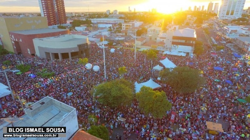 Pingo da Mei Dia arrasta uma multidÃ£o pelo Corredor Cultural