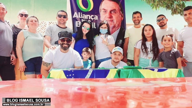 LÃ­der do bolsonarismo em MossorÃ³ realiza coleta de assinaturas na MaÃ­sa para criaÃ§Ã£o do AlianÃ§a 