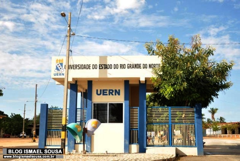 Bandidos rendem alunos em sala de aula e fazem arrastÃ£o na UERN