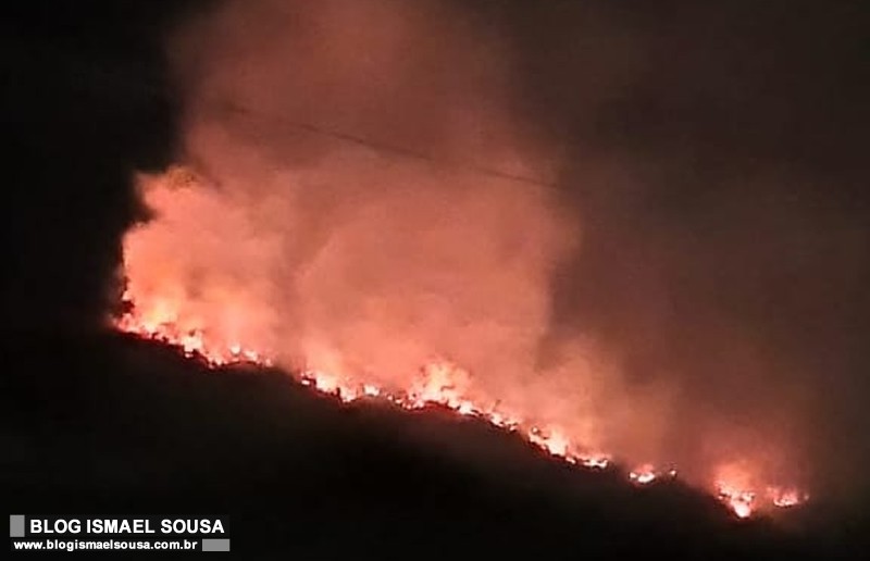 Imagens mostram o avanÃ§o do fogo na Serra do Lima