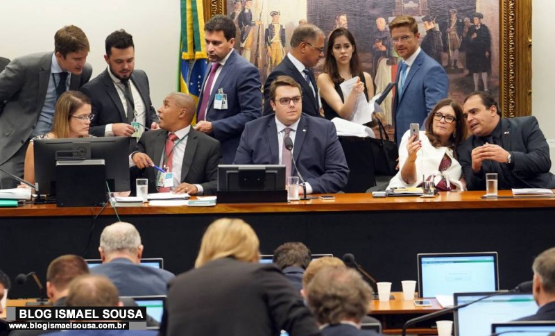 Reforma da PrevidÃªncia Ã© aprovada na CCJ