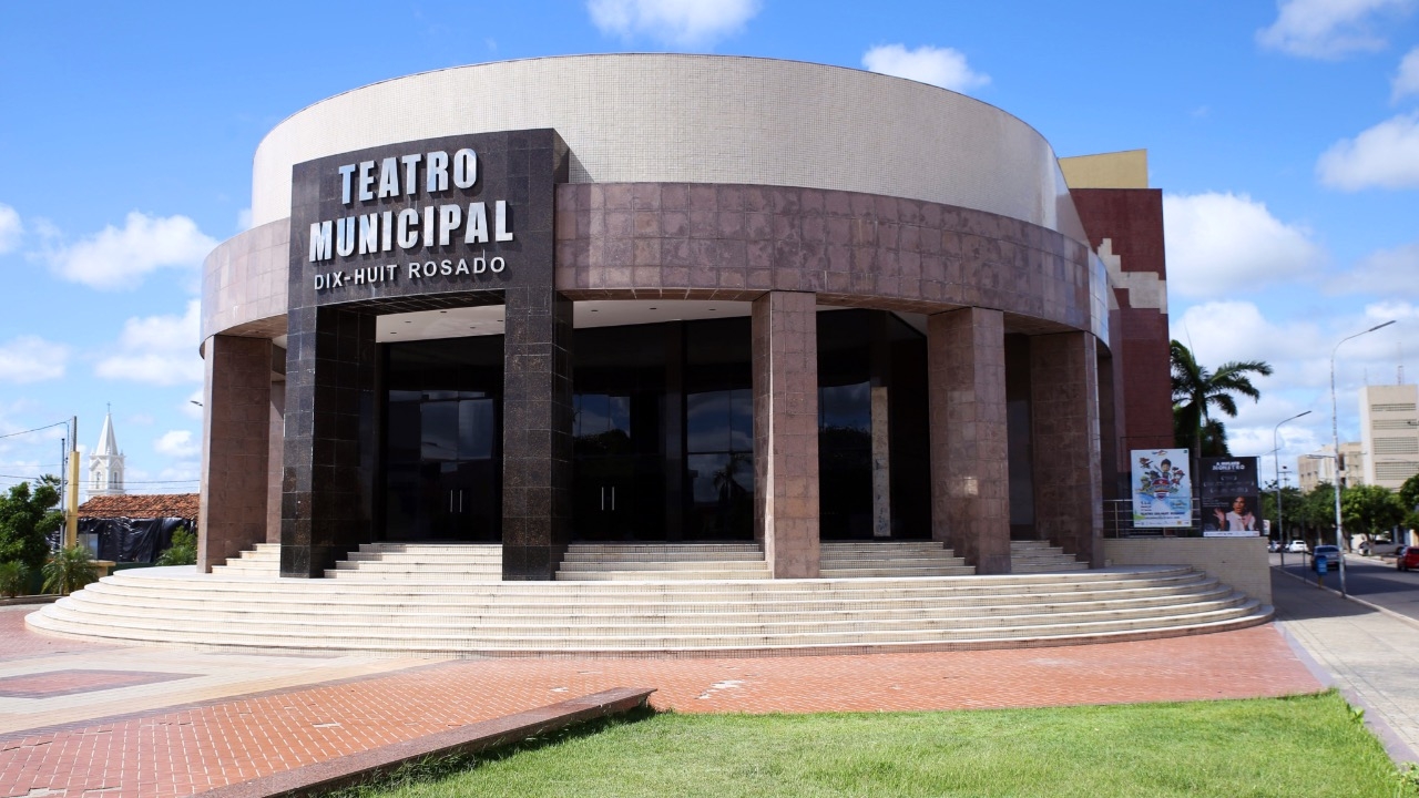 Posse de eleitos acontecerá na Câmara Municipal e no Teatro Dix-huit Rosado