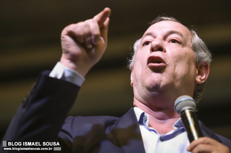 Em discurso Ã  UNE, Ciro repete frase de Cid: "O Lula estÃ¡ preso, babaca"