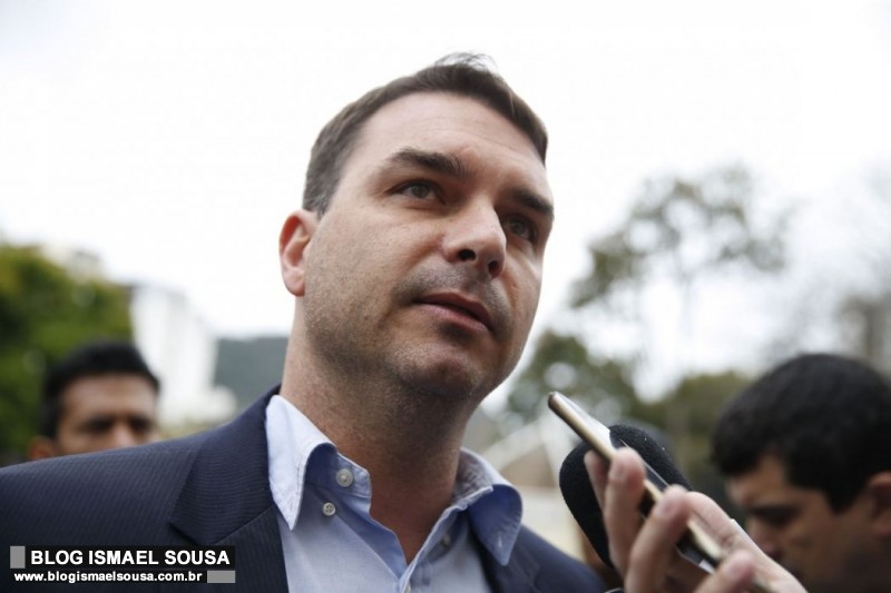Comprador confirma pagamentos a FlÃ¡vio Bolsonaro