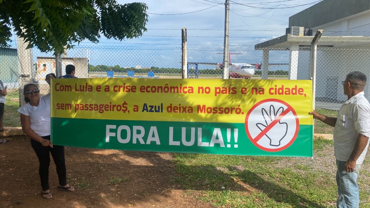 Protesto contra Lula marca fim dos voos da Azul em Mossoró e escancara prejuízo econômico para o RN