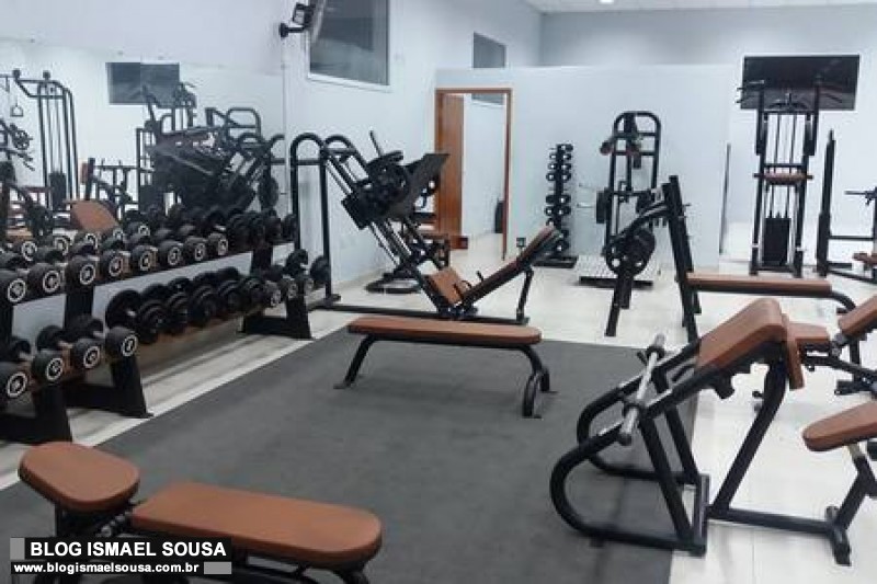 Academias reabrem hoje