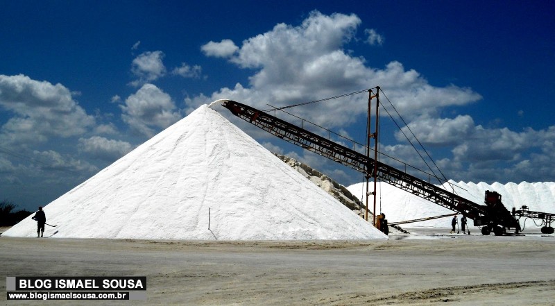 Bolsonaro assina decreto que torna produÃ§Ã£o de sal no RN de interesse social