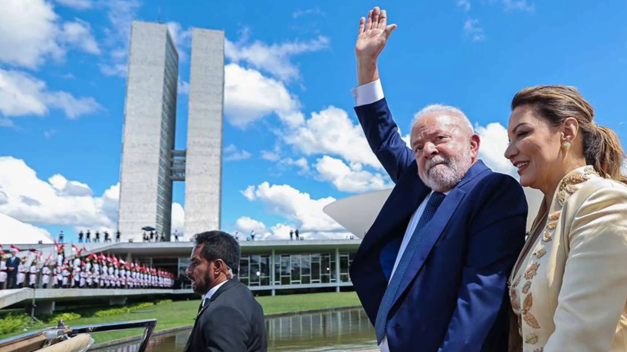 Com Lula, a vida do brasileiro melhorou!