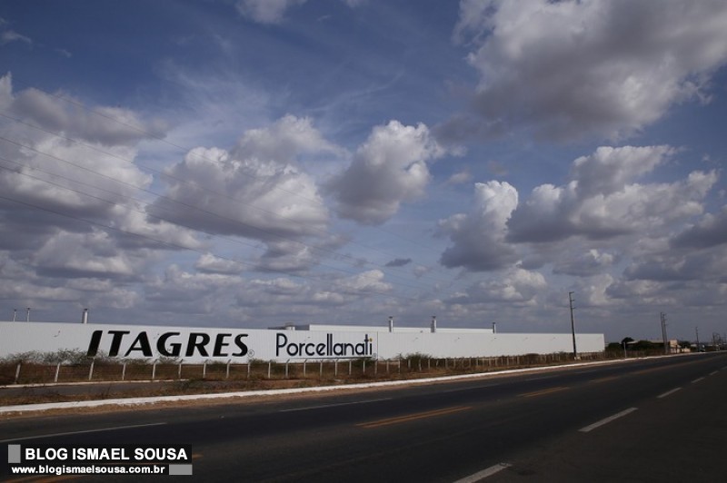 FuncionÃ¡rios da Porcelanati esperam pagamentos atrasados hÃ¡ cinco anos 