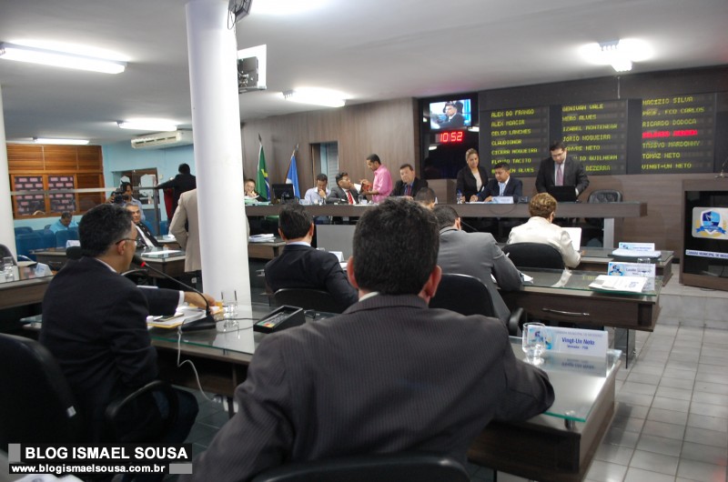 Sob pressÃ£o do MP, CÃ¢mara faz a limpa contra o nepotismo