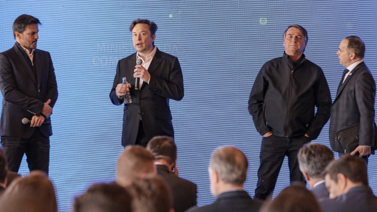 Bolsonaro se encontra com Elon Musk para debater conectividade e proteção da Amazônia