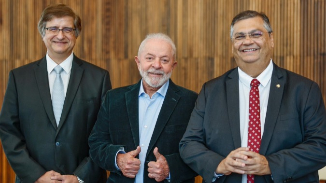Lula indica Flávio Dino para vaga no STF e Paulo Gonet para a PGR