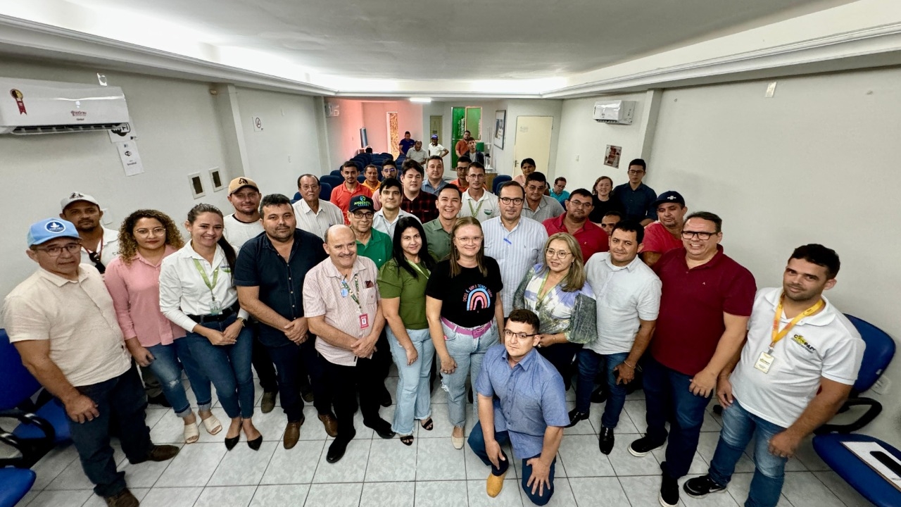 Em Apodi, Neilton mobiliza a classe para trazer de volta a Casa de Extração de Mel